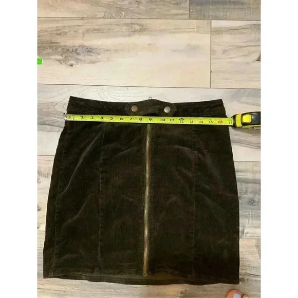 Blue Spice corduroy front zip and button mini skirt green size 11 - Picture 3 of 6